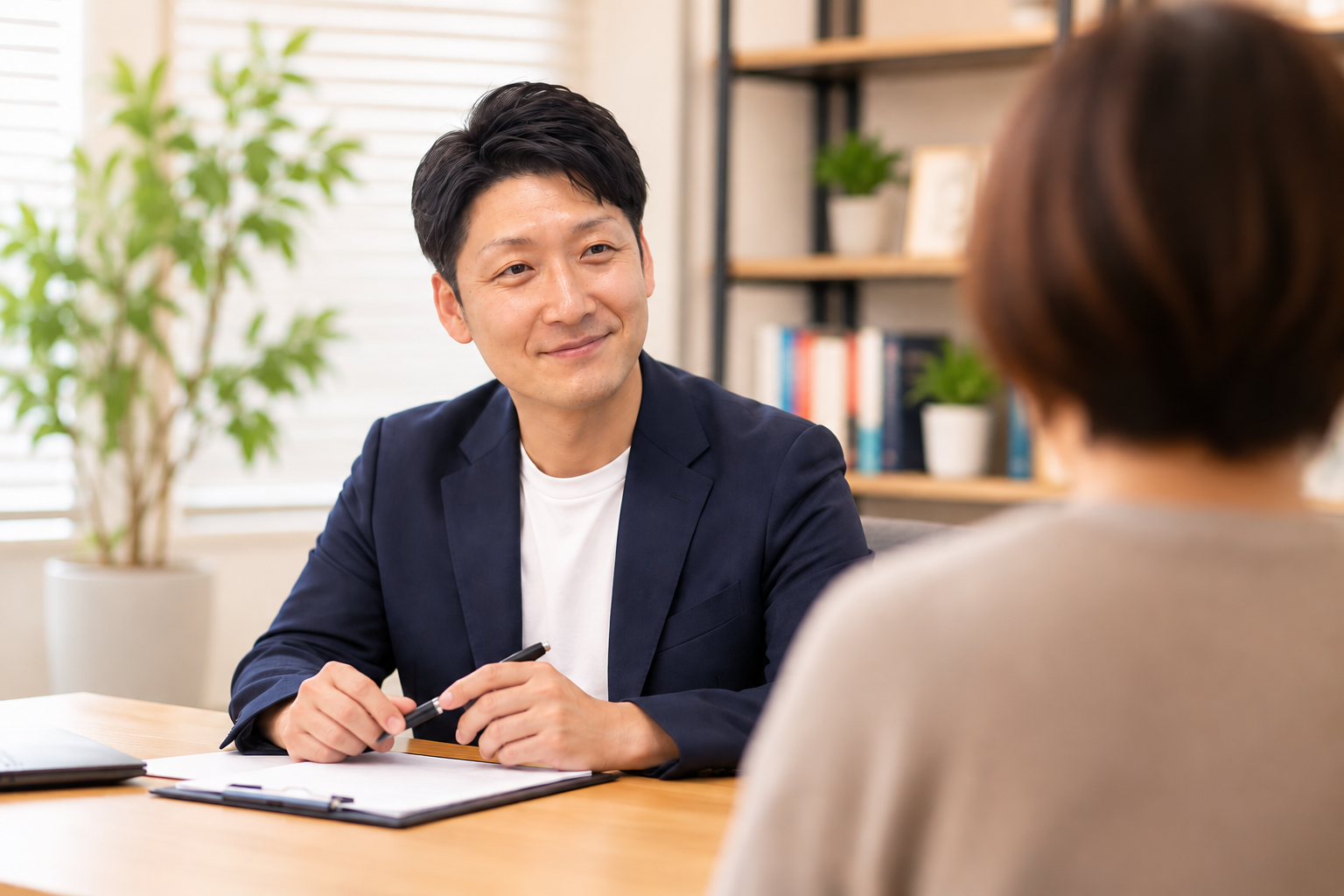 相談者のお話を丁寧に伺う相談風景のイメージ